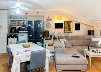 Sala da pranzo - Trilocale Via Firenze
 
116, Aci Castello - foto 14