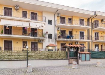 Edificio all\'aperto - Quadrilocale via san nicolò
 
6, Aci Catena - foto 1