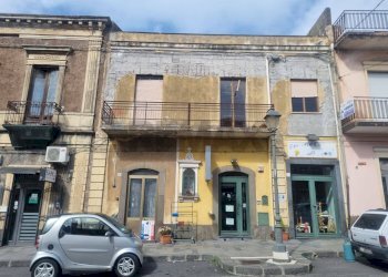 Edificio all\'aperto - Casa indipendente Via Vittorio Emanuele III
 
63, Belpasso - foto 1