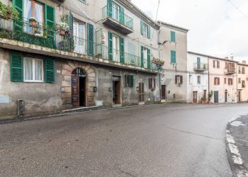 Edificio all\'aperto - Trilocale Via Roma
 
36, Ischia di Castro - foto 2