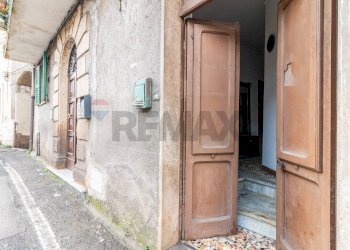 Edificio all\'aperto - Trilocale Via Roma
 
36, Ischia di Castro - foto 3