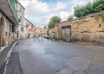 Edificio all\'aperto - Trilocale Via Roma
 
36, Ischia di Castro - foto 19