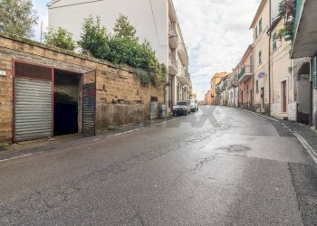 Edificio all\'aperto - Trilocale Via Roma
 
36, Ischia di Castro - foto 20