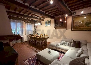 Sala da pranzo - Casa semi indipendente Borgo a Mozzano - foto 9