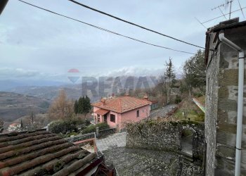 Edificio all\'aperto - Casa semi indipendente Aia Landi
 
13, Bagni di Lucca - foto 17
