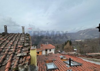 Edificio all\'aperto - Casa semi indipendente Aia Landi
 
13, Bagni di Lucca - foto 42