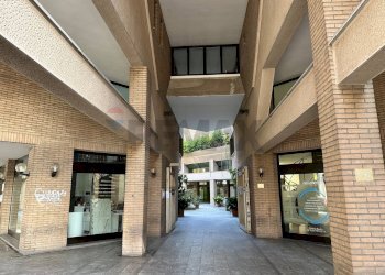 Edificio all\'aperto - Shop Via Montebello
 
14, Busto Arsizio - photo 26