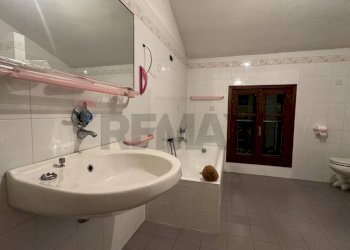 Bagno - Casa indipendente Viale Resistenza
 
11, Rolo - foto 15