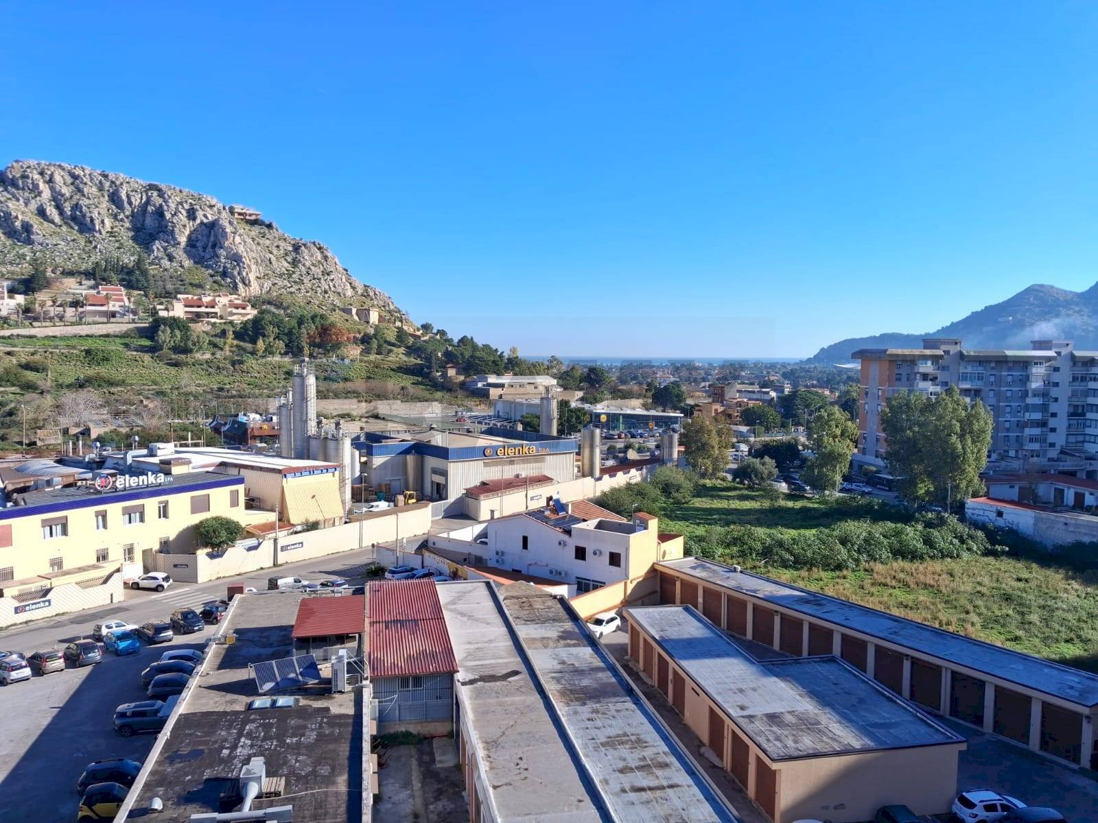 Vista delle montagne - Quadrilocale Via Giulio Verne
 
8, Palermo - foto 1