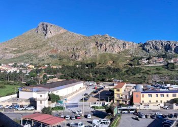 Vista delle montagne - Quadrilocale Via Giulio Verne
 
8, Palermo - foto 17