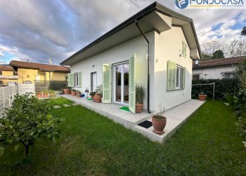 facciata - Casa indipendente Via san Domenichino, Massa - foto 1