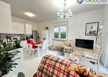 soggiorno e zona pranzo - Casa indipendente Via san Domenichino, Massa - foto 2