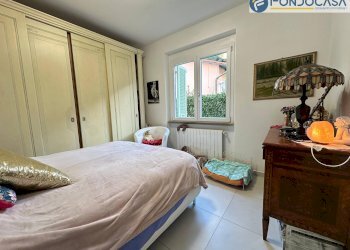 camera da letto matrimoniale - Casa indipendente Via san Domenichino, Massa - foto 9