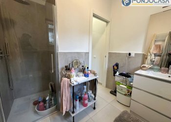 bagno - Casa indipendente Via san Domenichino, Massa - foto 11