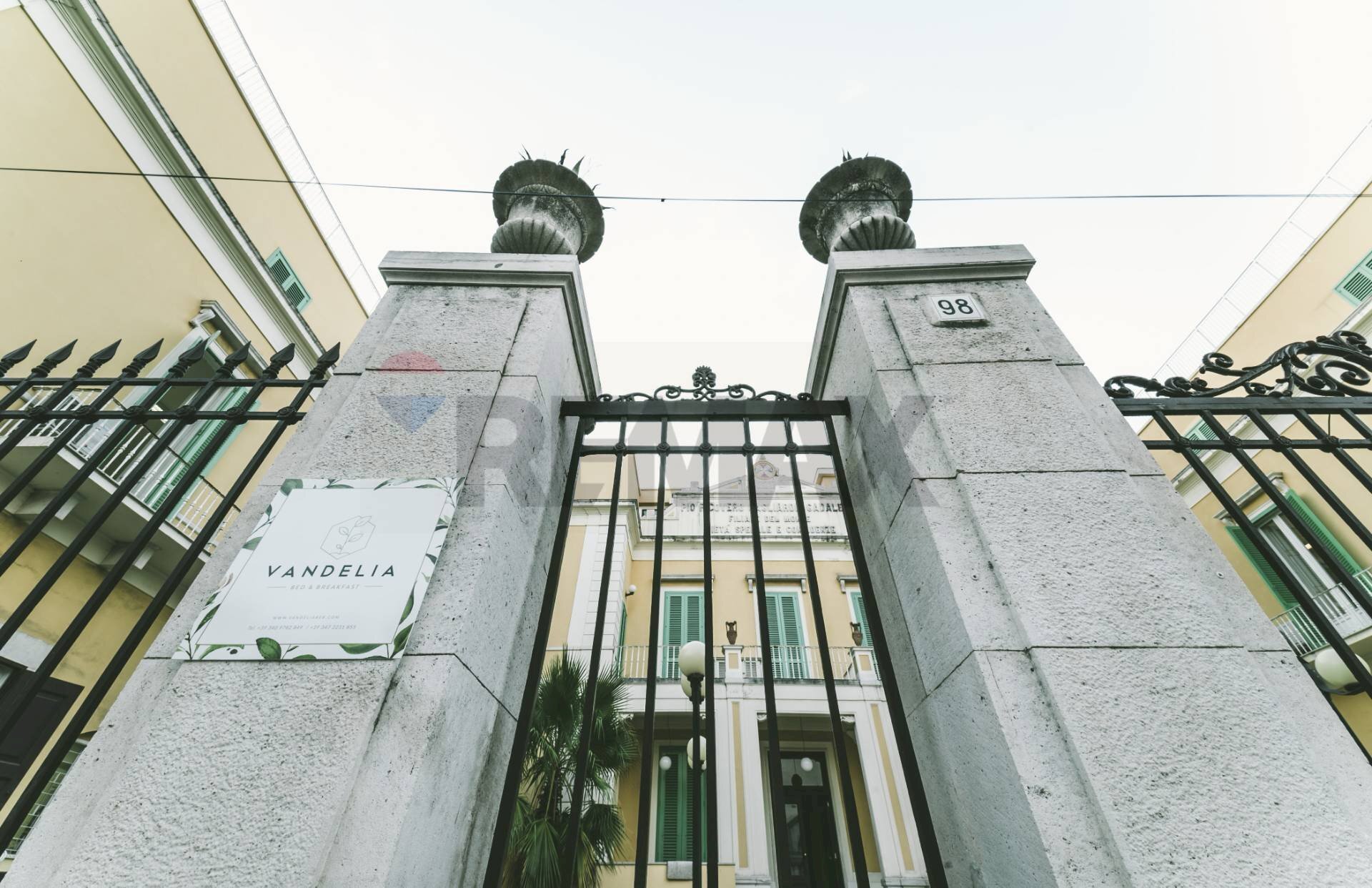 Edificio all\'aperto - Attività Commerciale Corso Umberto I
98, Molfetta - foto 2