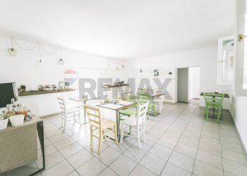 Sala da pranzo - Attività Commerciale Corso Umberto I
 
98, Molfetta - foto 5