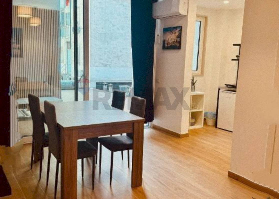 Sala da pranzo - Monolocale Via Sparano Da Bari
 
82, Bari - foto 1