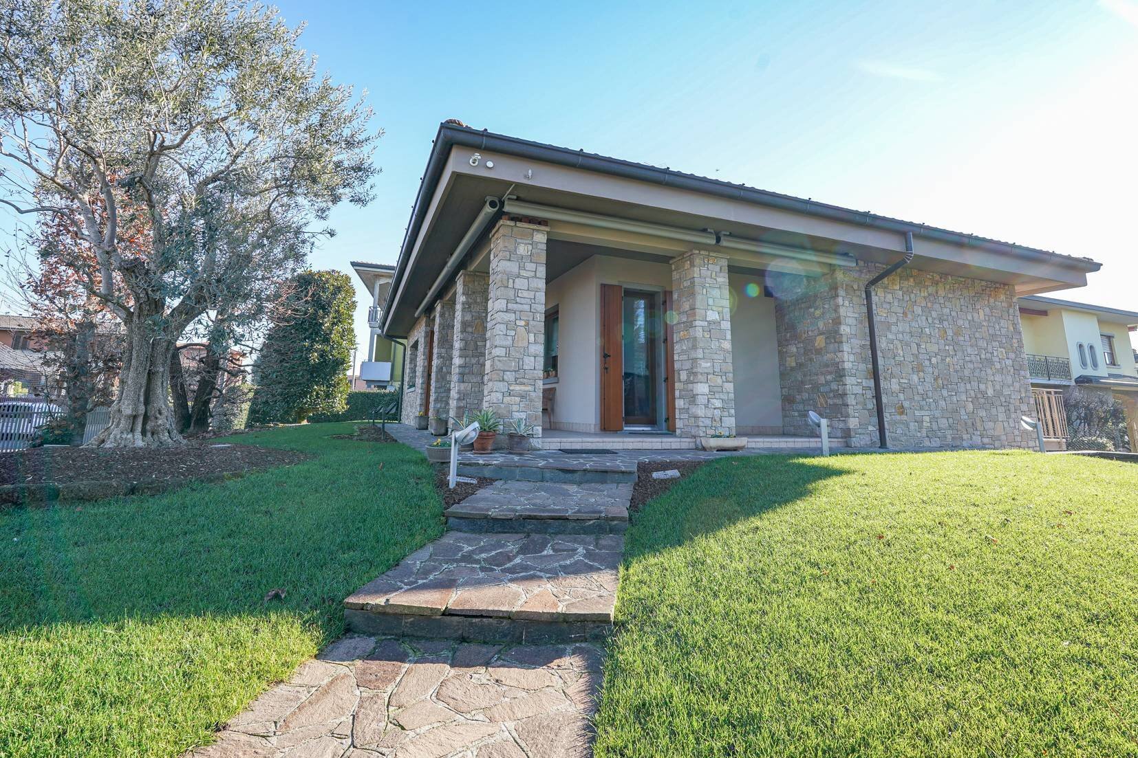 Foto 1 - Villa SCARPAVENTO
 
1, Spirano - photo 1