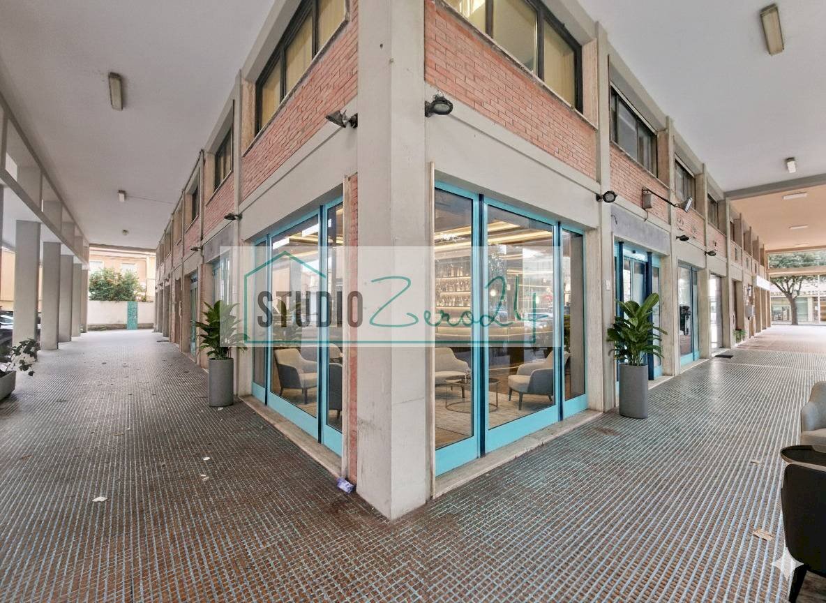 Foto 2 - Locale Commerciale Viale Cristoforo Colombo, Camaiore - foto 2