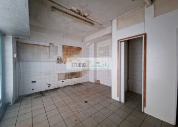 Foto 12 - Commercial Premises Viale Cristoforo Colombo, Camaiore - photo 12