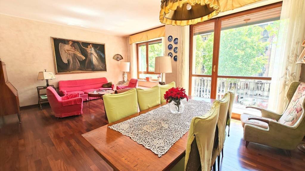 Salone - Quadrilocale corso Galileo Ferraris, 130, Torino (zona Crocetta) - foto 1