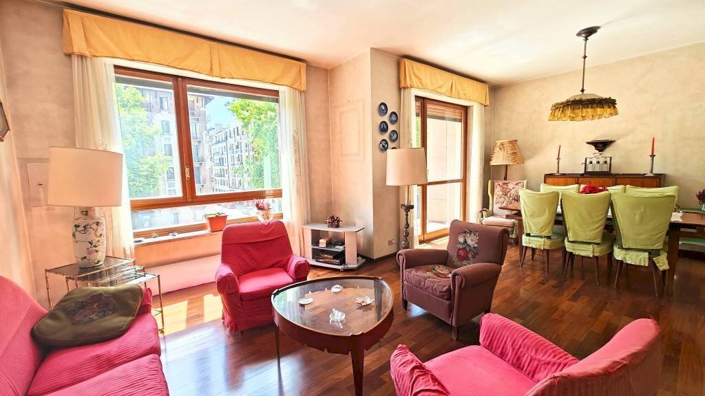 Salone - Quadrilocale corso Galileo Ferraris, 130, Torino (zona Crocetta) - foto 2