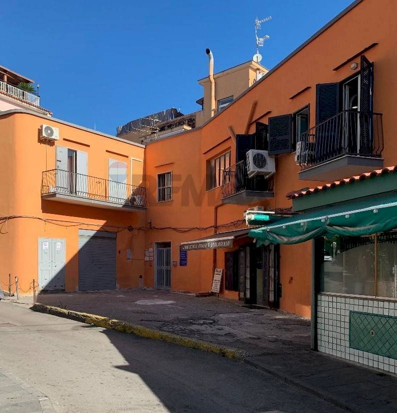 Edificio all\'aperto - Commercial Premises Via Antonio Cacciapuoti
 
10, Pozzuoli - photo 1