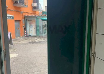 Edificio all\'aperto - Commercial Premises Via Antonio Cacciapuoti
 
10, Pozzuoli - photo 3