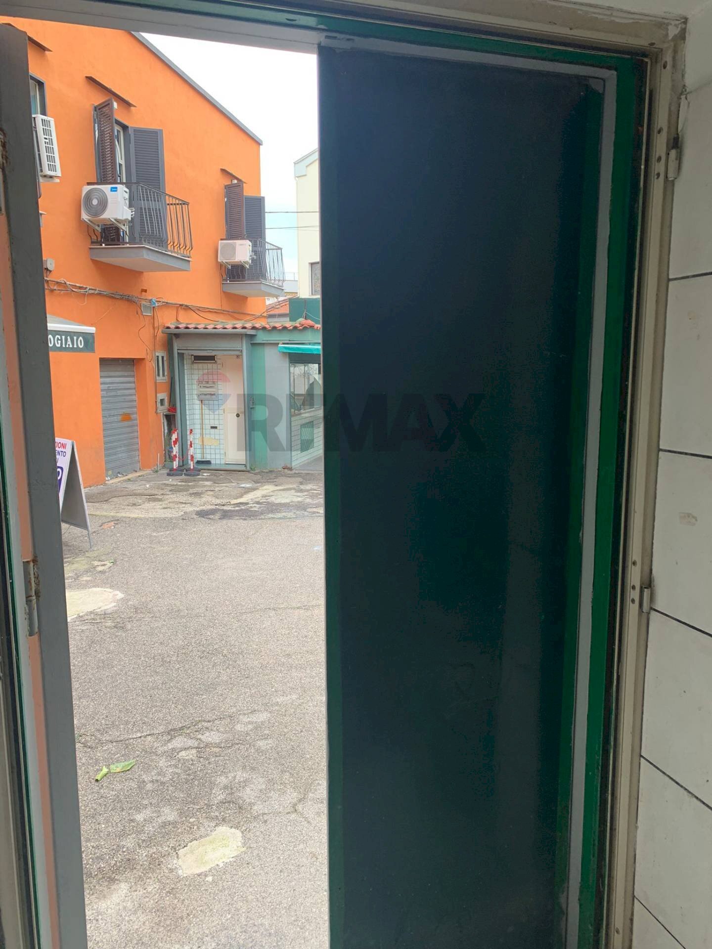 Edificio all\'aperto - Locale Commerciale Via Antonio Cacciapuoti
10, Pozzuoli - foto 3