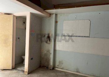 Bagno - Commercial Premises Piazzetta Teodoro Monticelli
 
2, Napoli - photo 4