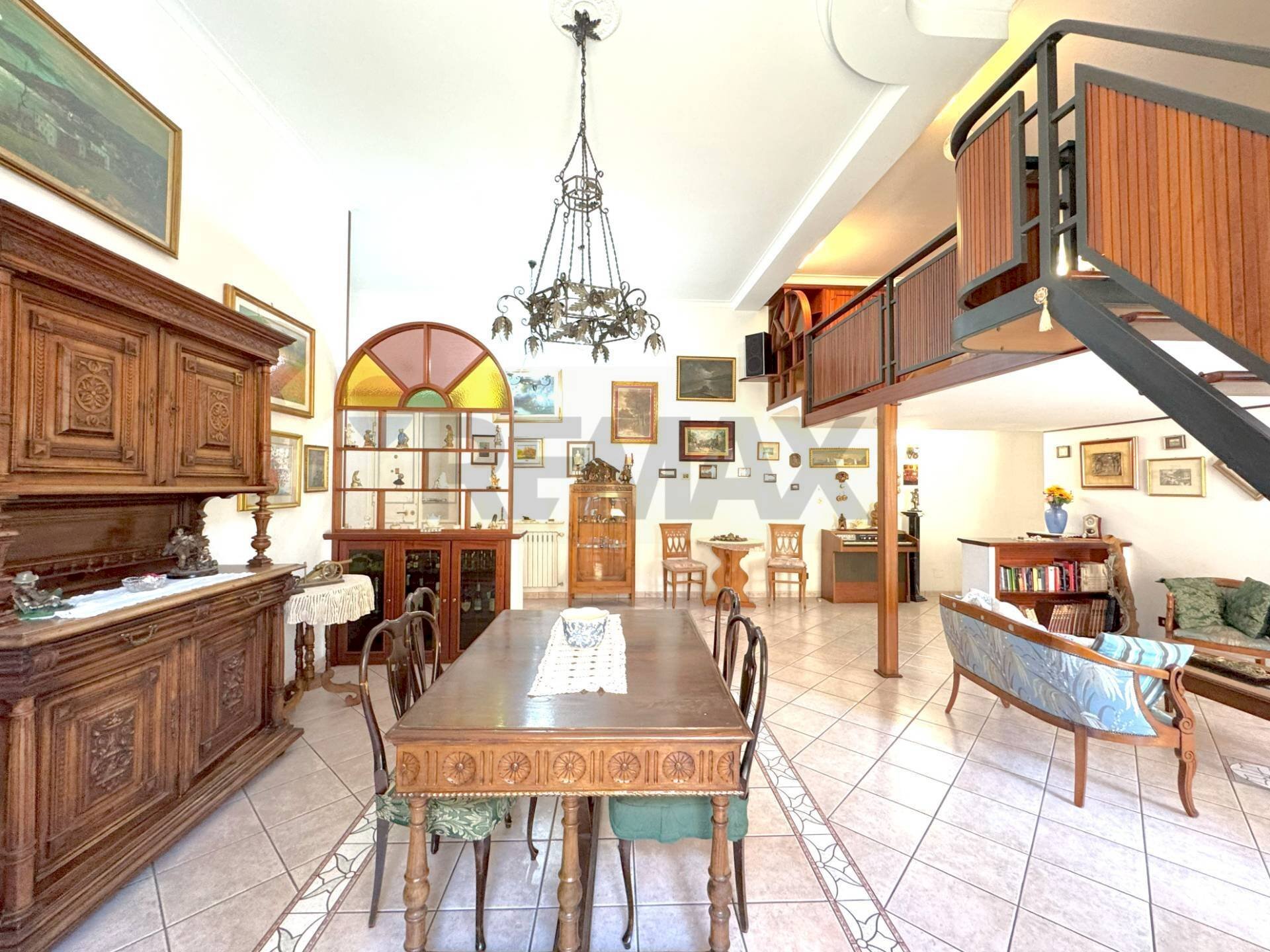 Sala da pranzo - Quadrilocale Via Tasso
 
169, Napoli - foto 2