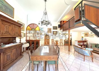 Sala da pranzo - Quadrilocale Via Tasso
 
169, Napoli - foto 2