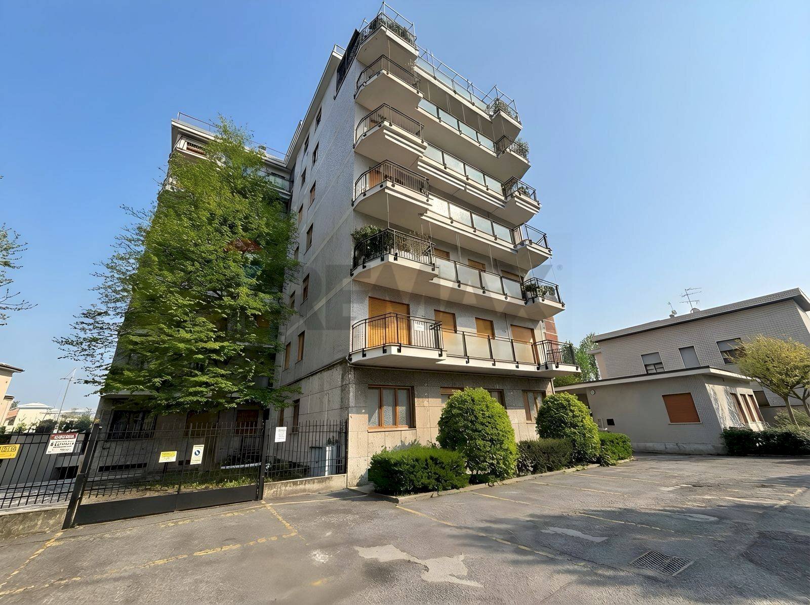 Edificio all\'aperto - Trilocale via Vittor Pisani
 
14, Monza - foto 2