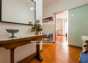 Ingresso - Quadrilocale via Gian Battista Monti, 26, Genova (zona Sampierdarena) - foto 3