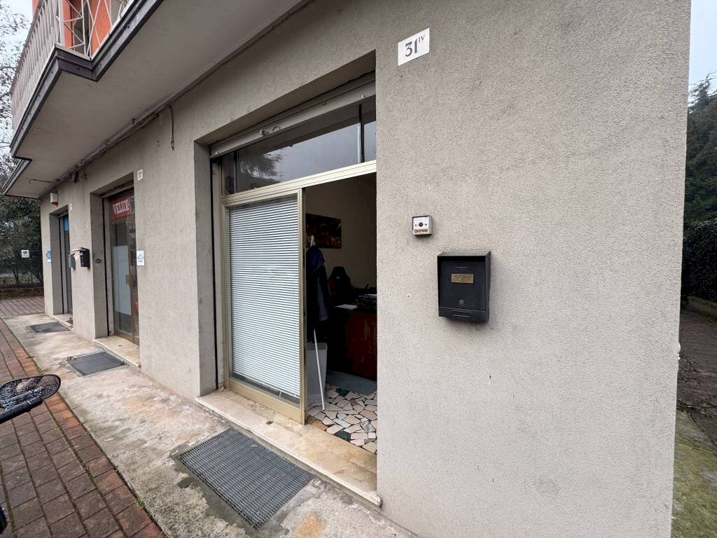 Facciata - Negozio via Giuseppe Garibaldi, 31, Casalecchio di Reno - foto 1