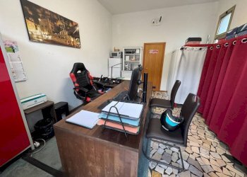 Interno non residenziale - Negozio via Giuseppe Garibaldi, 31, Casalecchio di Reno - foto 2