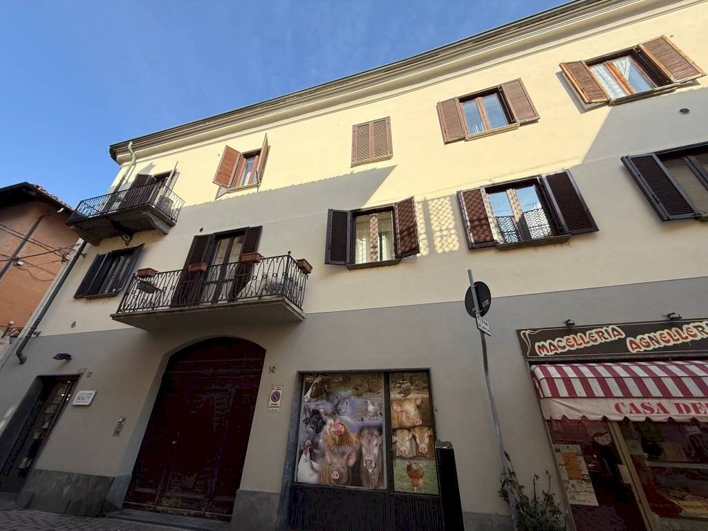 Facciata - Quadrilocale via Gardezzana, 10, Carmagnola - foto 1