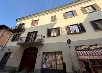 Facciata - Quadrilocale via Gardezzana, 10, Carmagnola - foto 1