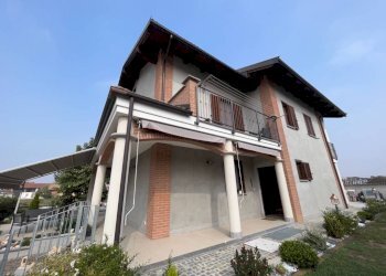 Facciata - Villa via Don Giovanni Battista Sapino, 31/1, Carmagnola - foto 1