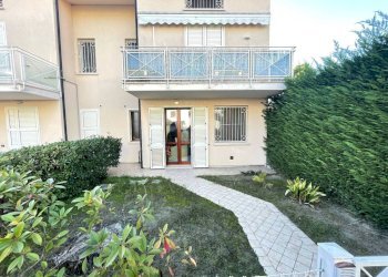 Giardino - Trilocale viale dei Pioppi, Ravenna (zona Porto Corsini) - foto 1