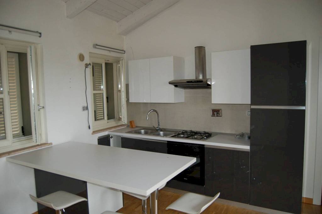 Cucina - Bilocale via Giuseppe Avezzana, Chieri - foto 1