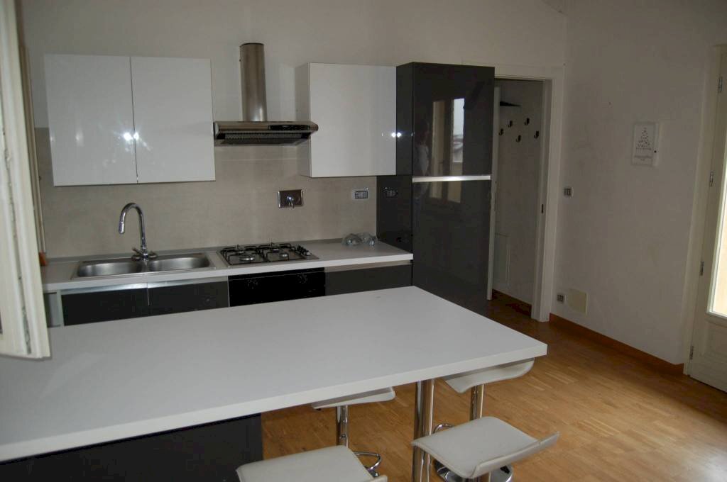 Cucina - Bilocale via Giuseppe Avezzana, Chieri - foto 2