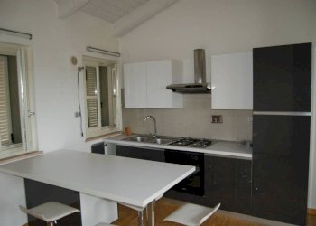 Cucina - Bilocale via Giuseppe Avezzana, Chieri - foto 1