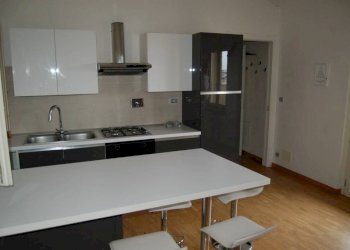 Cucina - Bilocale via Giuseppe Avezzana, Chieri - foto 2