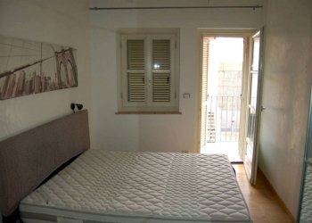 Camera da letto - Bilocale via Giuseppe Avezzana, Chieri - foto 3