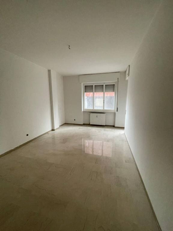 Soggiorno - Quadrilocale corso Cento Cannoni, 106, Alessandria - foto 1