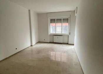 Soggiorno - Quadrilocale corso Cento Cannoni, 106, Alessandria - foto 1