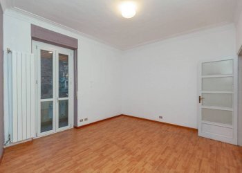 Camera da letto - Bilocale via Mirabello, 8, Torino (zona Madonna del Pilone) - foto 2