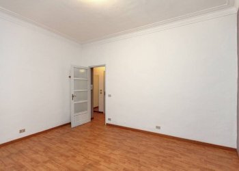 Camera da letto - Bilocale via Mirabello, 8, Torino (zona Madonna del Pilone) - foto 11