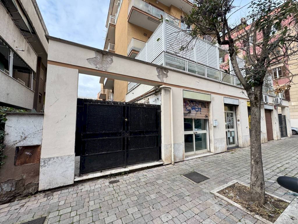 Facciata - Shop viale di Villa Pamphili, 68D, Roma - photo 1